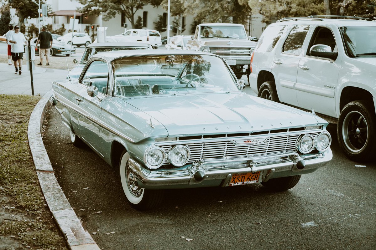MiguelColon86's tweet photo. Old School Car Meet, Downtown Sacramento! #sacramento #oldschoolcars #carmeet #lowandslow https://t.co/Vc5glsCZYd