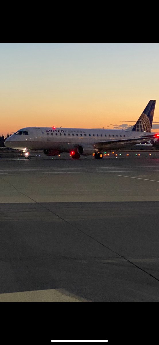 TamaraVince96's tweet photo. A beautiful night in the PNW at our hard stand Operation! #whyiloveAO #teamSEArocks! #core4safe @weareunited @AOSafetyUAL @kihei69 @DBP_sfo @GBieloszabski https://t.co/oygfyluQ3x
