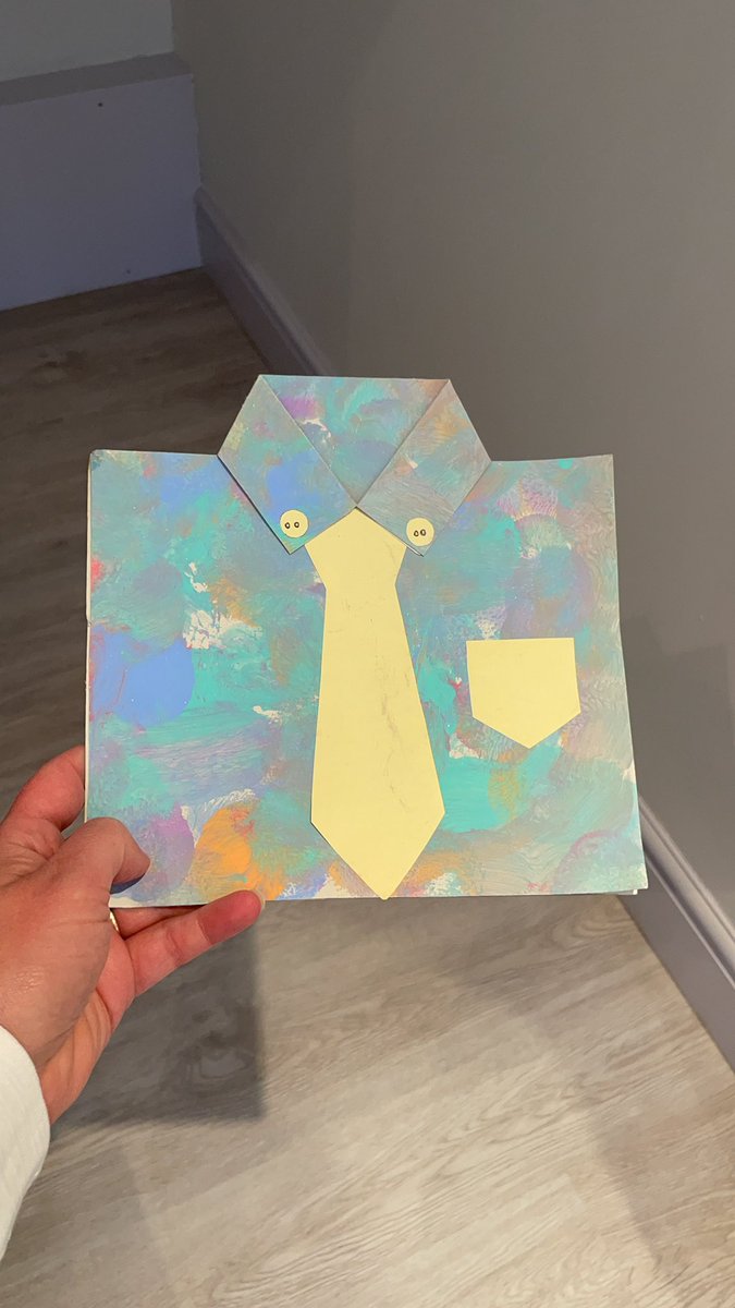 EmmaJuner's tweet photo. @thesocialstorr Haha same. Had similar thoughts… Although also v grateful nursery do these bits otherwise there would have been no handmade card 😂 https://t.co/9vYcKSGkRT