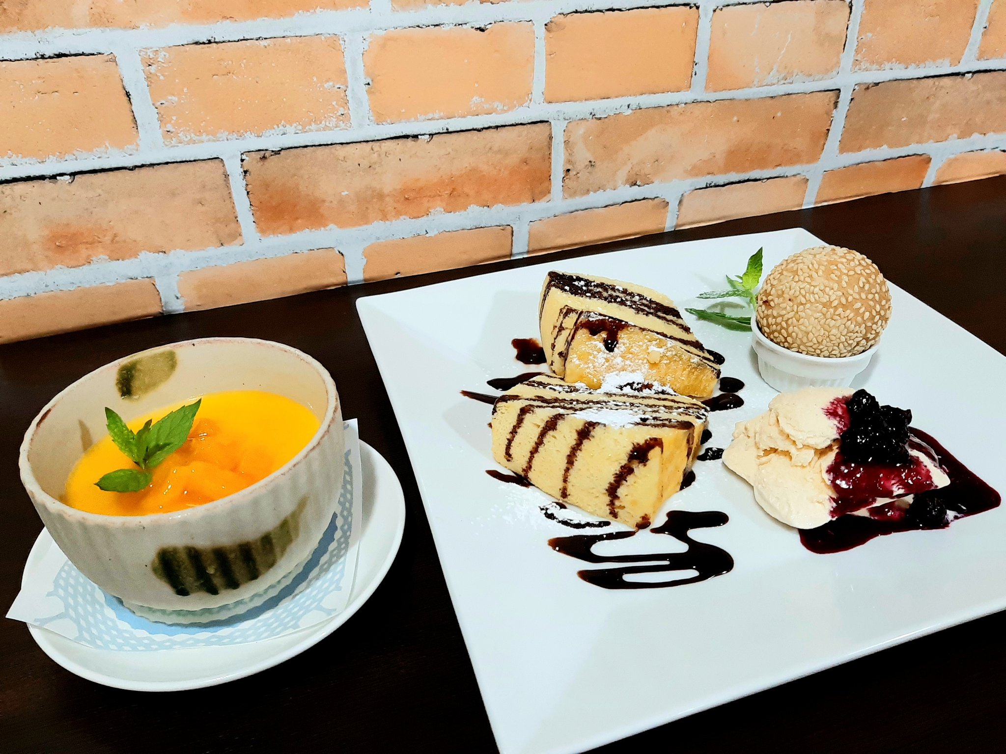 中華料理ちゃいなちゃいな 本庄市 Pa Twitter ちゃいなちゃいなの デザートプレートと みやざき完熟マンゴー杏仁豆腐 美味しい本格中華料理の後に こんなスペシャルなデザート 今日は食べて ダイエットは明日から 全部