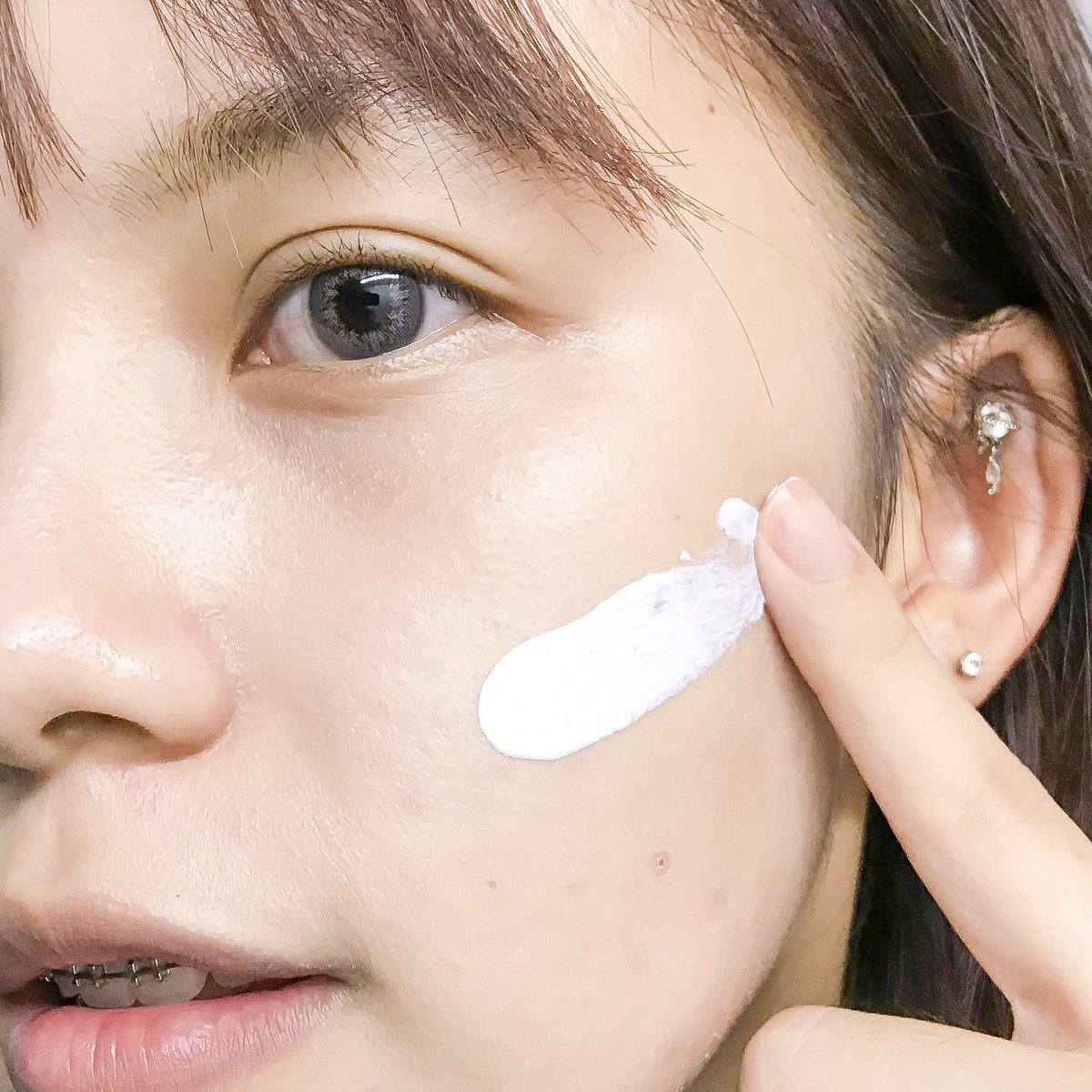jummbo_'s tweet photo. 🧢 ช่วงนี้อยู่บ้านก็ต้องทากันแดดน้า BK SPF50+ PA++++ ชอบตัวนี้มากคือพกพาได้ด้วยแล้วคือเหมาะกับคนผิวแพ้ง่ายจริงๆ เด็กๆก็ใช้ได้น้า ถือว่าคุ้มมากๆเลย เนื้อเกลี่ยง่ายไม่เหนอะหนะ ไม่เป็นคราบแต่งหน้าต่อได้เลย  ไม่มีสารระคายเคืองที่ทำให้แพ้ด้วย 

📍พิกัด วัตสัน 289 ฿
#ใช้ดีบอกต่อ https://t.co/WfSNqZ0Grz