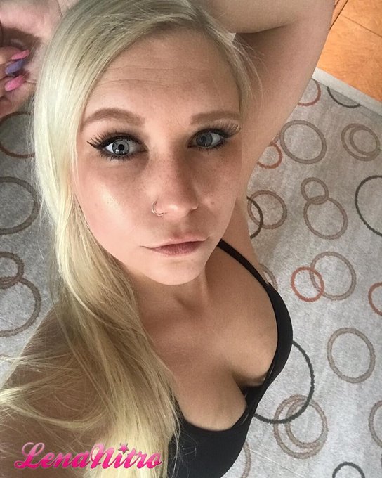 Good Morning und einen sch&ouml;nen Sonntag! 🌞💋  Sehen wir uns morgen bei meiner Show? https://t.co/wUmWcqm2EQ