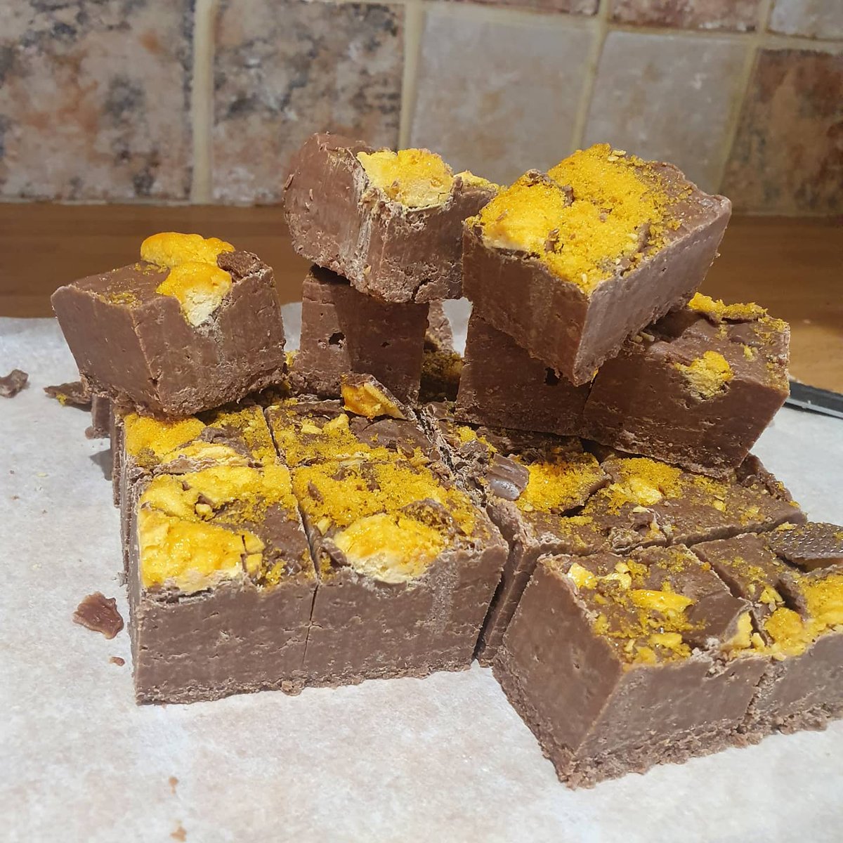 DoncasterWhat's tweet photo. Another crunchie slab! #homemadefudge #fudge #Cadbury #crunchie #homemade #SmallBusiness  #doncaster https://t.co/lsH6ALQH0J