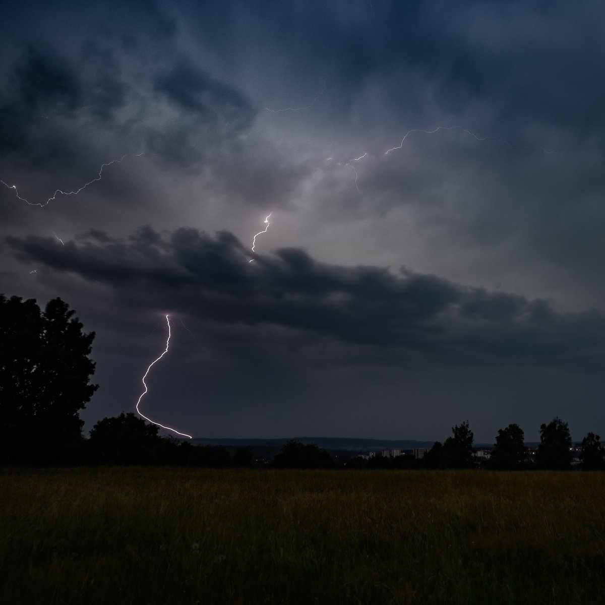 LinoxTV's tweet image. Petit kiff d'hier soir ! 😀#orage

instagram.com/alexispitoizet/