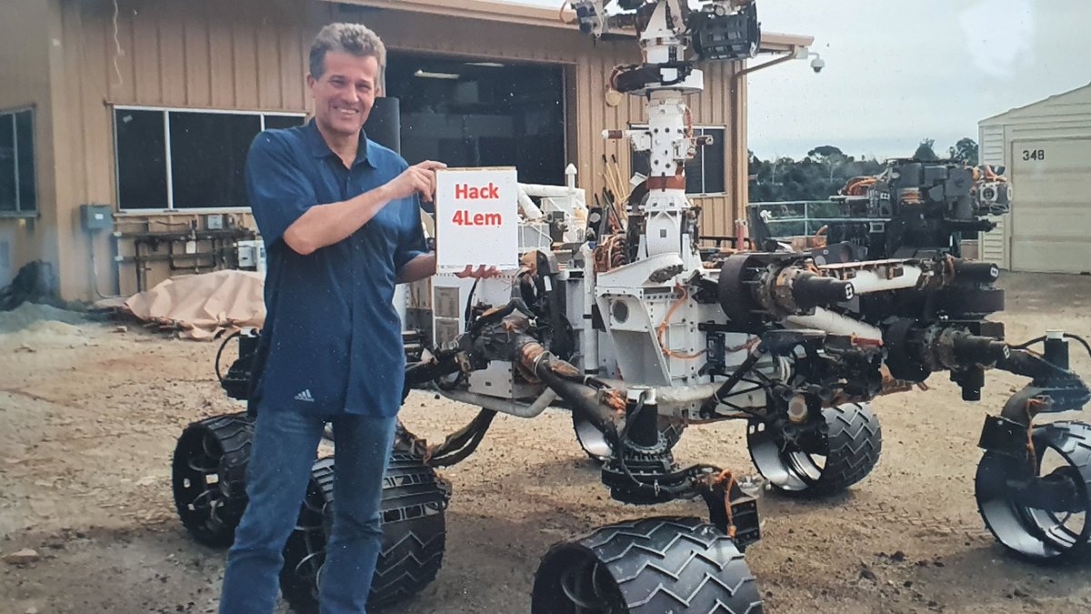 kawecki_maciej's tweet photo. A juz za chwilę na deskach naszego @Hack4Lem Artur Chmielewski z @NASA z pięknym wystąpieniem "Jak NASA dziś goni Lema". Bo jak powiedział mi przed chwilą, Lem to wiecznie niezapisana do końca książka! Od 15:30 strona główna https://t.co/SayFSTqtIV. https://t.co/1xcnueMyj0