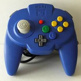 @shiraishi_27 おててが小さくこのコントローラーを使用していたので、ゲームキューブのコントローラーと同じ縦巻きでしたね……。 