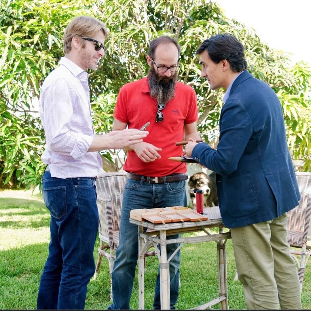 ✨Kolumbus, un viaje ✨
Cuando Kolumbus habla de puros, quiere ofrecer una experiencia que despierte los sentidos 😉<a href="/kolumbuscigars/">KOLUMBUS</a> <a href="/ripollmarc/">ripoll marc</a> <a href="/sergiosuner/">Sergio Suñer</a> 

#kolumbuscigars #kolumbus  #LaPalma #breñaalta #purospremium #botl #solt #cigar #enjoyyourday  #cigarsnob #cigarlifestyle