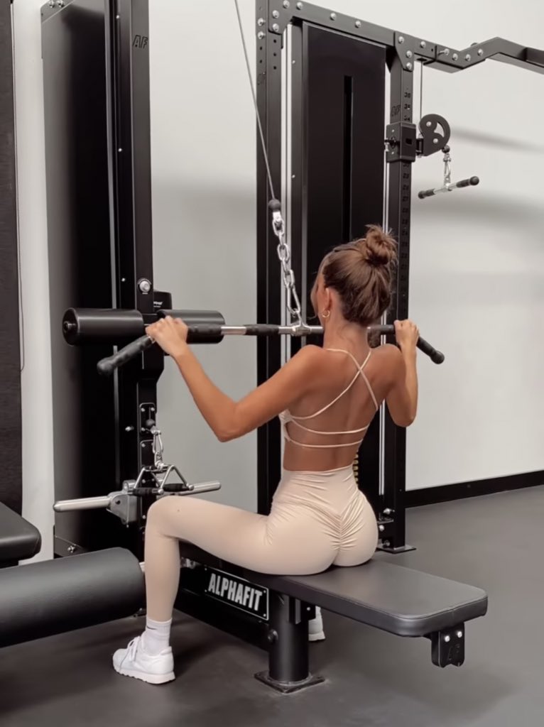 douxlundi's tweet photo. you’ll never regret a workout https://t.co/C5HogAAWJ4