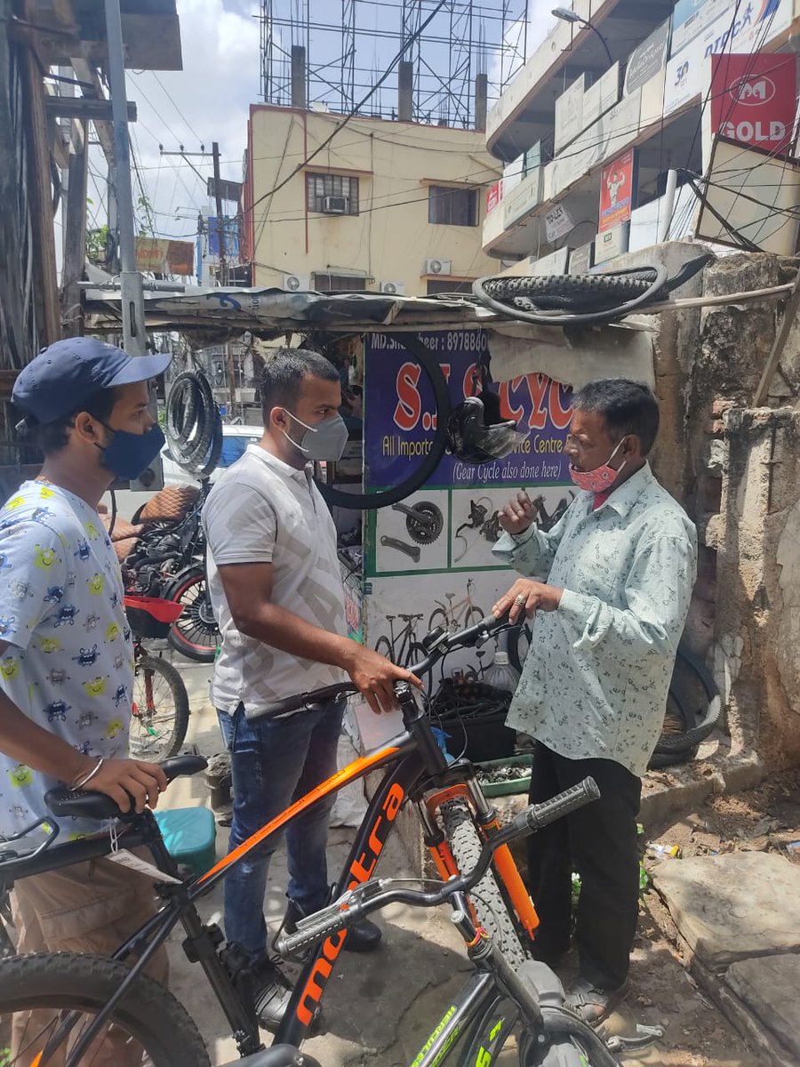 happy_hyderabad's tweet photo. #HappyHyderabad #ProjectDiya 
#BicycleMechanic 

Our lead for the project @DINESHSALE with the #SJSCycles #MdPasha  for #reparing #UnusedBicycles to #GoodCondition #BicycleToRide 

#BicyclemayorofHyderabad 
#CyclistHyderabad 
#cycling 
#Hyderabad 
#ResetHyderabadWithCycling https://t.co/N8M0Q3mqJm