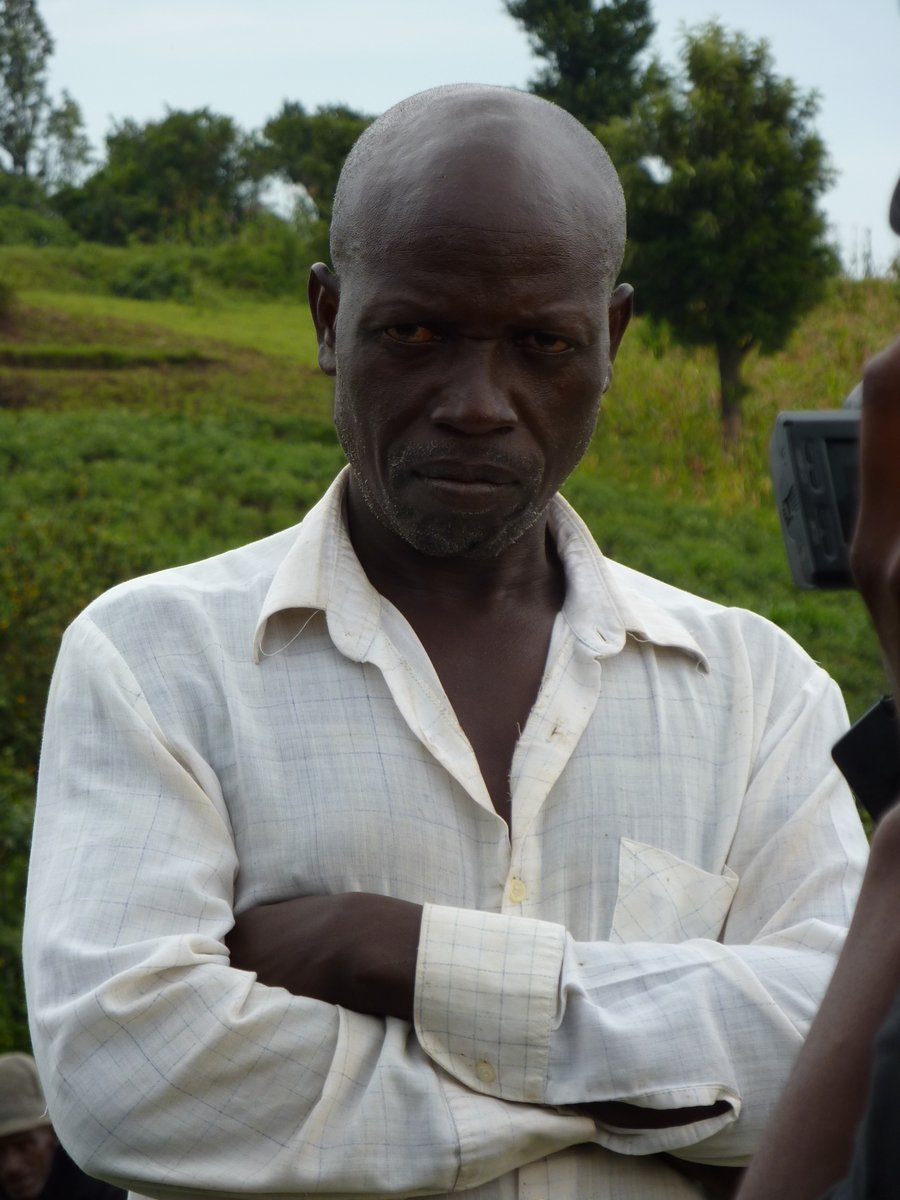 HoozaPodcast's tweet photo. #HoozaPodcast Bisesero le ghetto de Varsovie rwandais. 
@SergeFarnel Episode #41 #kwibuka27 
L’assaut sur #Mataba
https://t.co/6porDRsqKh
📸Raphaël Mageza payasan ayant participé au génocide du 13 mai https://t.co/rVYqRKcSf3