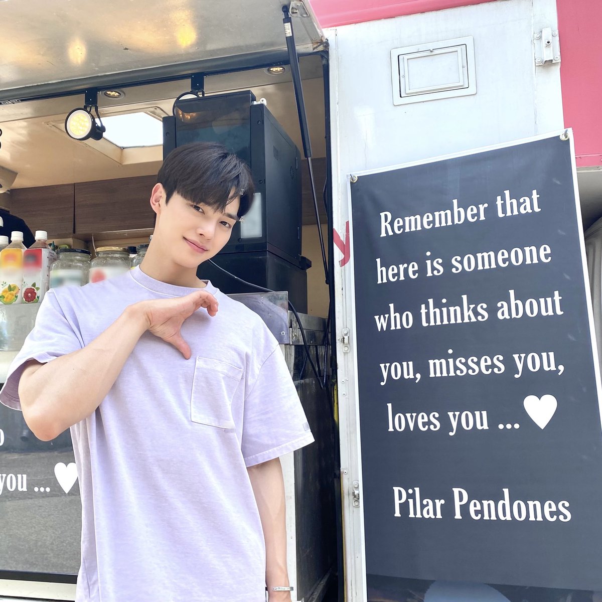 [🎁] 팬분들의 시원한 사랑 덕분에 오늘도 열심히 촬영했습니다☕️🧊🤍
저도 항상 사랑하고 감사하고 보고 싶어요(ღˇ◡ˇ*)♡

#송강 #SONGKANG