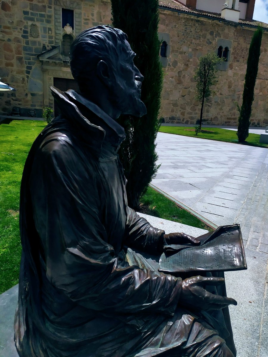 Msol59's tweet photo. Otra vez🙄 he tenido q explicar a #Quién representa esta escultura. Una pareja de turistas q no sabían quien era, me decían:"Buscábamos su nombre y sólo veíamos la firma de escultor.Esto no es normal"@Ayto_Avila
@jesusmanuelsc82 Ya está bien! #15Meses sin placa #TLDeVictoria 😪 https://t.co/g5xAYvSrCA