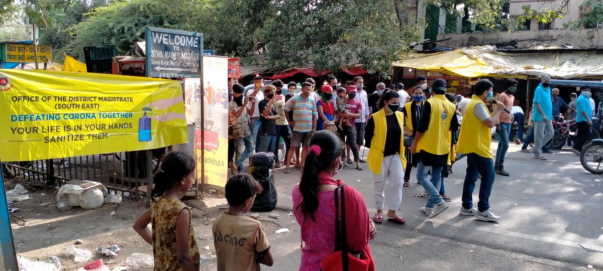 AarmbhGroup's tweet photo. After a short break in this pandemic, our team has once again come down to make people aware about the vaccine.
#artistsofdelhi 
@abhinandita_m @RitikaACL @ACLDelhi @DelhiGovt4Art 
@AarmbhGroup @msisodia_mla https://t.co/IBjMTKygcw