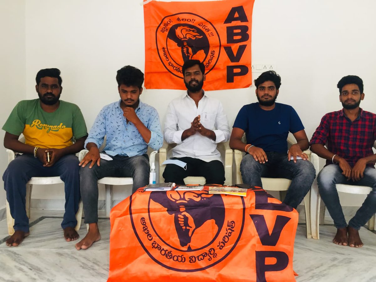 ABVPTelangana's tweet photo. రాష్ట్రంలో  ప్రైవేట్,కార్పొరేట్ విద్యా సంస్థల ఫీజు దోపిడీ అరికట్టి, ఫీజుల నియంత్రణ చట్టం అమలు చేయాలని డిమాండ్ చేస్తూ రాష్ట్ర వ్యాప్తంగా వివిధ స్థలాలలో విలేకరుల సమావేశం నిర్వహించిన ABVP
#ABVPForStudents https://t.co/kC4exBuUjm