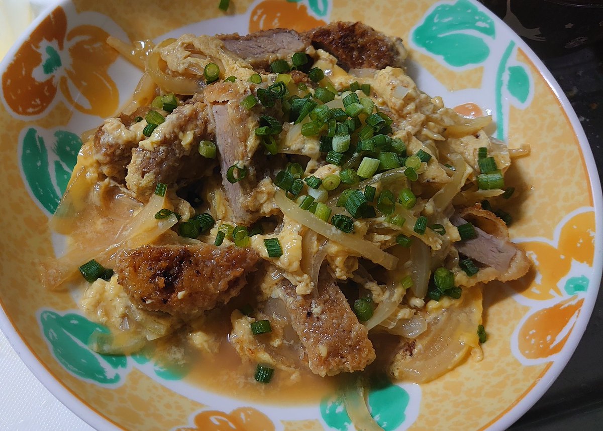 フェネのリクエストで
人生初のカツとじを作った、はずだった(？)