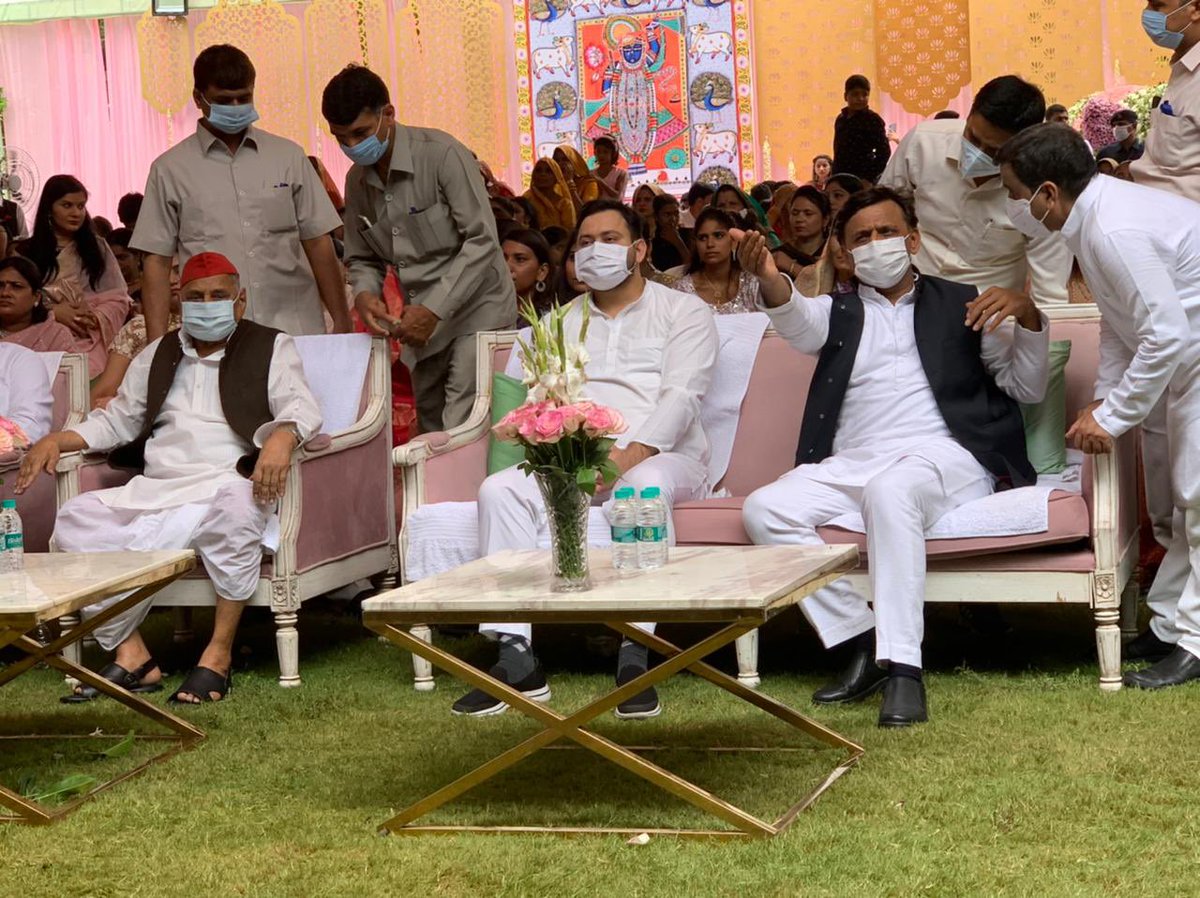 yadavtejashwi's tweet photo. सैफई, उत्तर प्रदेश में आयोजित पारिवारिक विवाह समारोह में सम्मिलित हुआ। https://t.co/xBqPzP9hKa