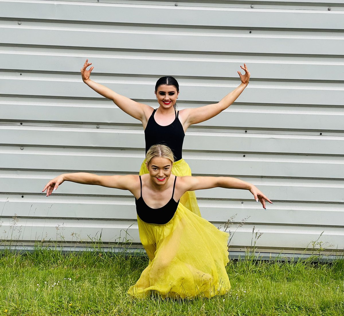NLCDance's tweet photo. More from our photo shoot on Friday.
#dreamteam #theplacetotrain #strikeapose @NorthLindsey @NLCDance https://t.co/oEcfxKGo2T