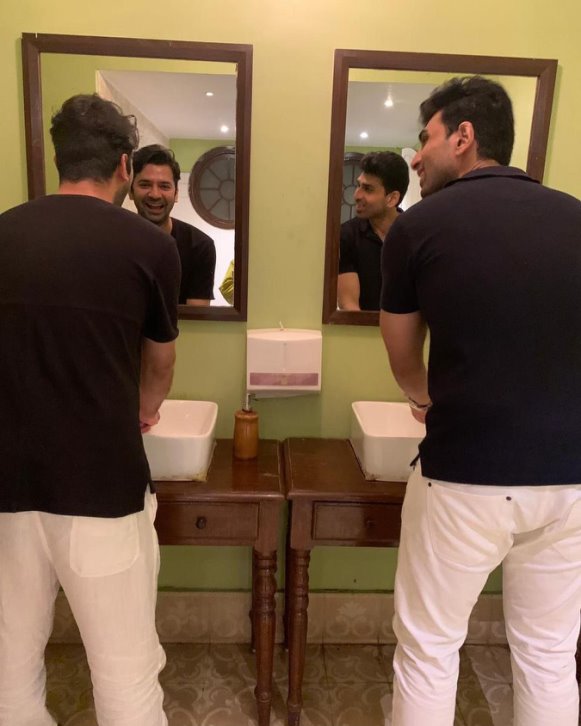 Barni317's tweet photo. 🥰#BarunSobti
barunsobti_says - And the kids kept waiting!

#questionableparenting
#fathersday
https://t.co/802bZQZeQl https://t.co/S3jzb81bK0