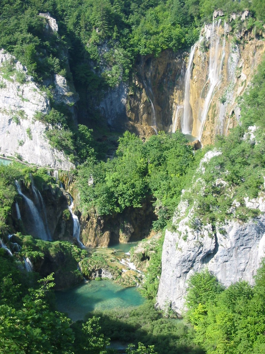 LoveSongs4Peace's tweet photo. The Large Waterfall at Plitvice Lakes National Park, Croatia 🇭🇷 https://t.co/HonIMgUlxo