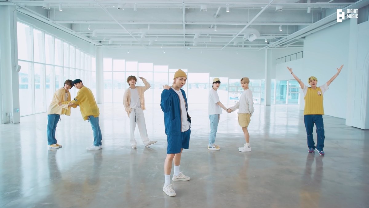 jimintoday__'s tweet photo. ARMY 💛💜 https://t.co/9DkkgejWTq
