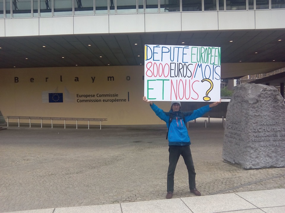 Voltuan's tweet photo. @Clem_Autain @ElsaFaucillon #PouvoirVivre en #IDF ou ailleurs #ClemIdf c'est avoir un salaire de parlementaire ou de député-e- européen-ne- avec avantages afférents dont le #traingratuit !! Je n'en démordrai pas car il y en a marre de se faire avoir !! #urgencesociale #urgenceecologique https://t.co/vFN8cOFO02