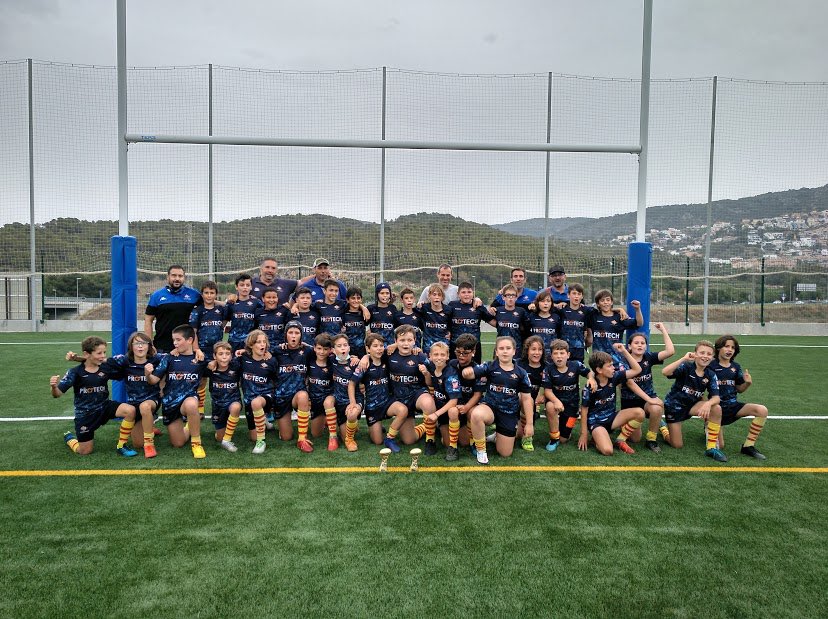 🏆 L’equip Sub-12 de la U.E. Santboiana es va proclamar ahir campió a les categories de promoció i rendiment al Torneig Dofins de Sitges!

Felicitats als nostres jugadors i jugadores! 

#FerroSantBoi