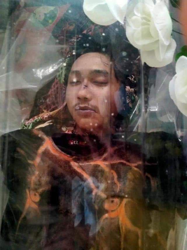 SpringBago's tweet photo. Photo Update News
Tw // death
4 people were dead and 2 were injured and sent to military hospital in #Kalay city due to shots by at least 10 military thugs in #Innya ward, #Kalay city last night.
BLOODTHIRSTY JUNTA
REST IN PEACE
#WhatsHappeningInMyanmar
#June20Coup https://t.co/Ql3WjaIqUS
