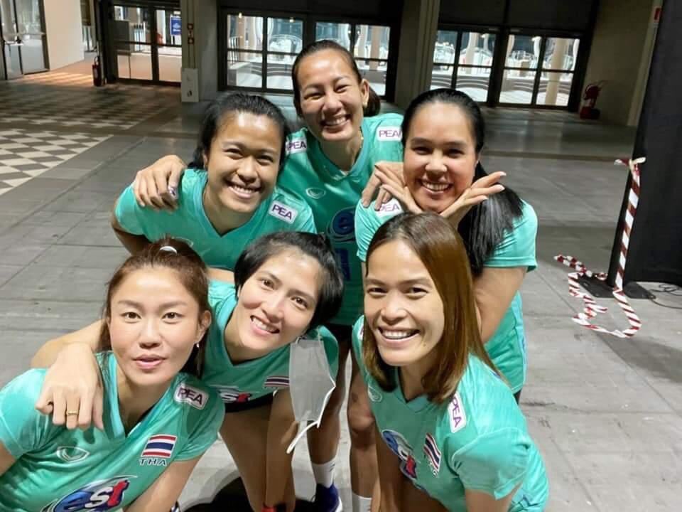 FeiGolf's tweet photo. ตำแหน่งอยู่ไม่นาน ตำนานอยู่ตลอดไป ✌✌🇹🇭🇹🇭
#Thefab6 #volleyballnationsleague2021 
#Thailand 🇹🇭✌😍 https://t.co/uavg3f8Bym