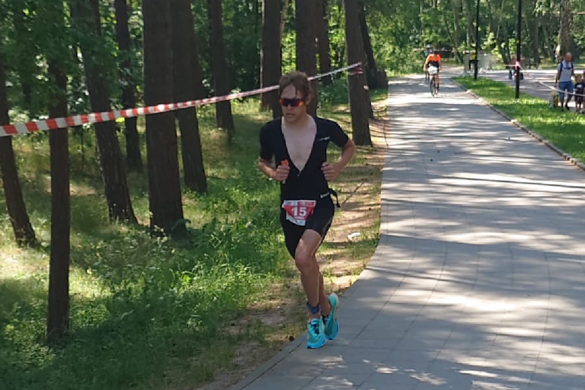 He's tearing up the entire field with his pace... @James_Teagle is leading, @pablitopiny and @MattyTrautman +0:36, Henrik Goesch + 2:10 behind, Lukasz Wojt and @FranzLoeschke are on + 3:25  #wearetriathlon #challengefamily #allabouttheathlete #challengegdansk