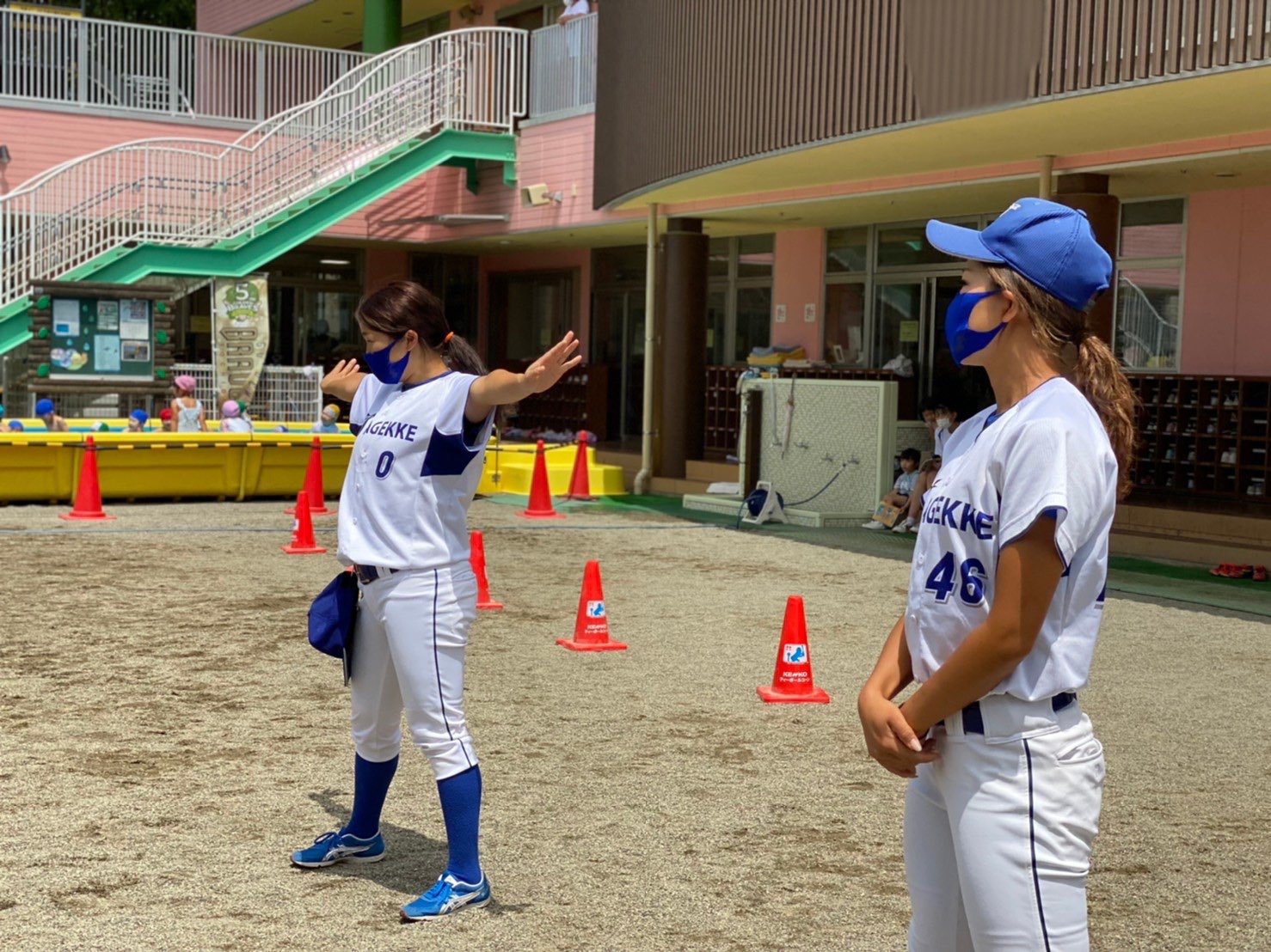 エイジェック女子硬式野球部 公式 地域貢献活動 先日 平出幼稚園 で課外授業を行いました 辻野玲奈 選手 湯浅紗恵 選手が参加してきました ボールを転がしたり投げたりと ボール遊びを通してスポーツに興味を持ってもらえたら嬉しい