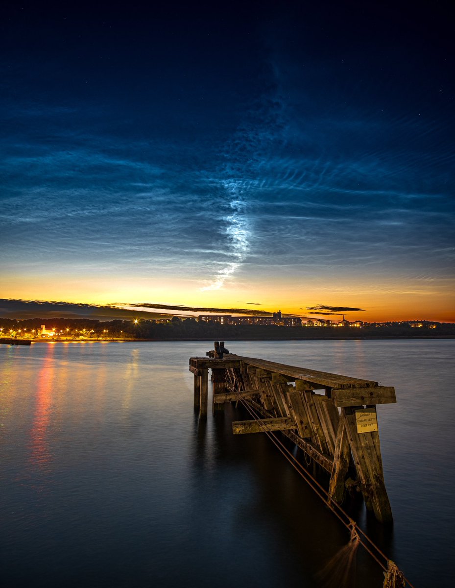 Another great display of Noctilucent clouds last night #rivertyne @FujifilmX_UK @StormHour @CNNweather @bbcweather @metoffice @_SpaceWeather_ #noctilucentclouds