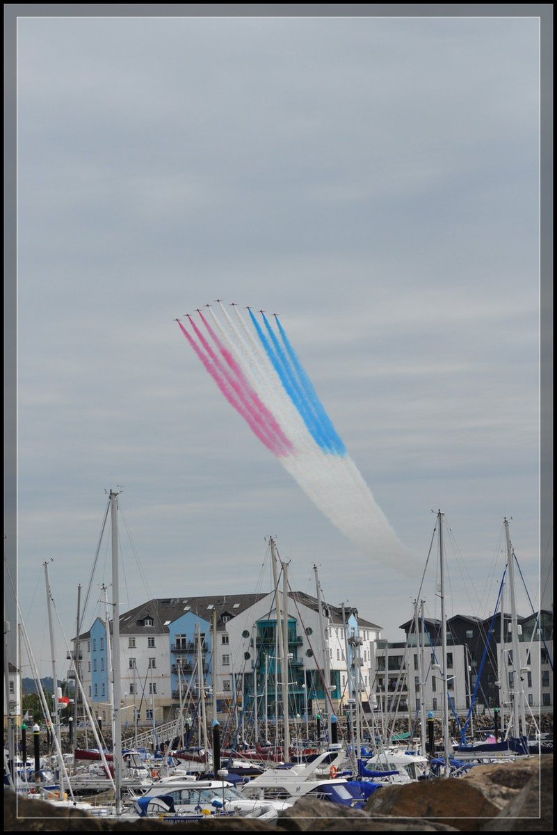 GMcMurry's tweet photo. The #RedArrows yesterday on pass one over #carrickfergus for #Forcesday #Marina https://t.co/dTRIzjcESQ