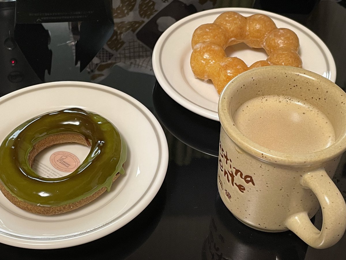 Fmcドーナツ工房 多田文彦 10月17日 関西コミティア62 E 25 準備万端 お皿は昔ミスドで食器入れ替え時にもらった正規品 アノナツココナツ