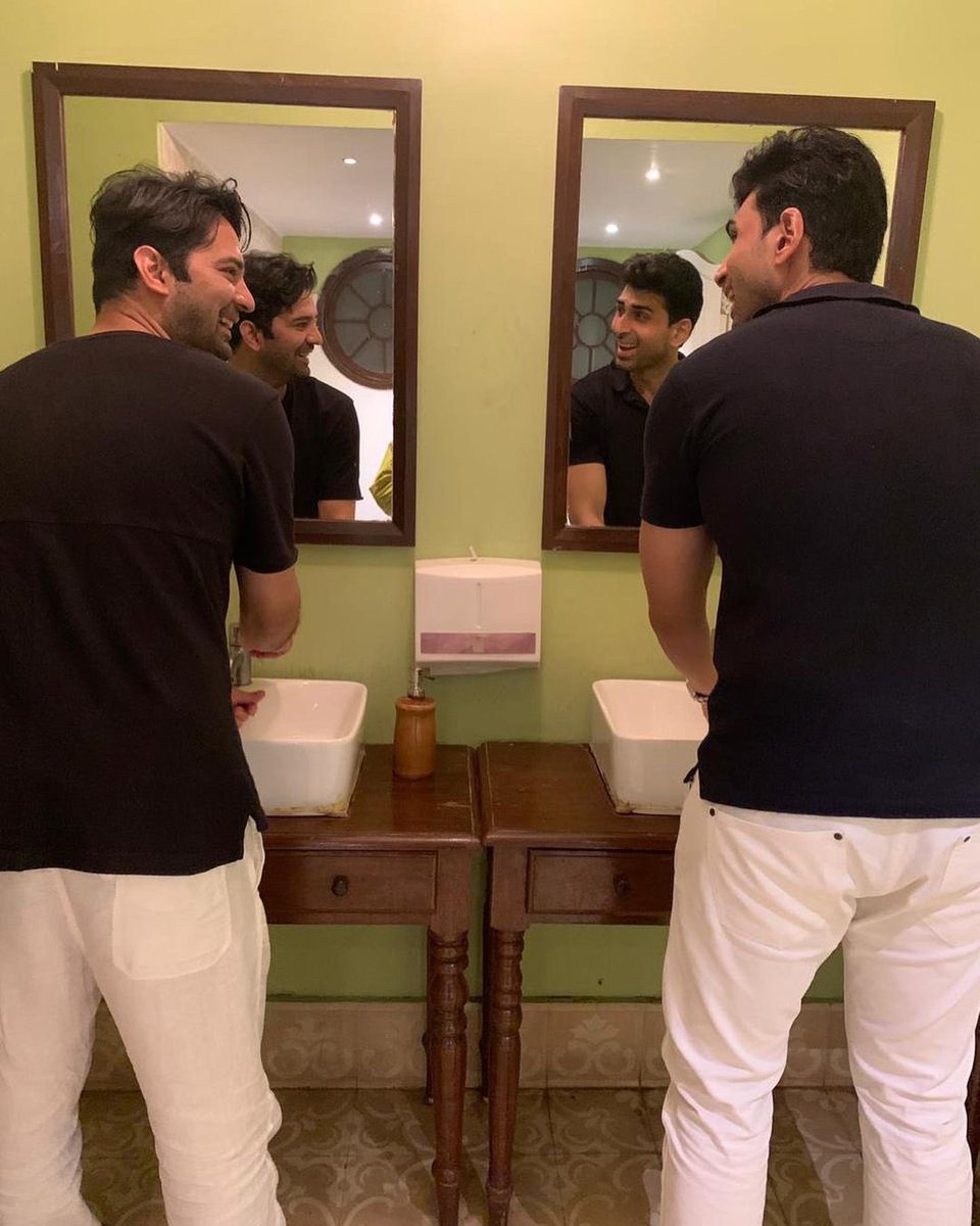 SheroSobti's tweet photo. Aweeeeeee new

#BarunSobti ❤️🤙😃
barunsobti_says
And the kids kept waiting!
#questionableparenting
#fathersday   

 https://t.co/O0IbxCVw2X https://t.co/xHSPaHiUcb