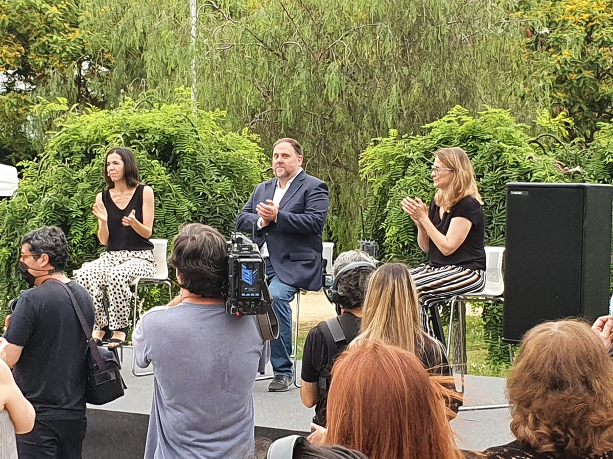 Moltes gràcies <a href="/MeritxellSerret/">Meritxell Serret Aleu</a> i <a href="/alba_alfageme_/">Alba Alfageme i Casanova</a> per acompanyar-nos en la presentació del llibre d'Oriol <a href="/junqueras/">Oriol Junqueras 🎗️</a> #ContraLadversitat 
"Quan al 1940 no hi havia cap esperança ni aquí ni a bona part d'Europa, gràcies a moltes mares i àvies som avui aquí. Amb molta feina per fer"