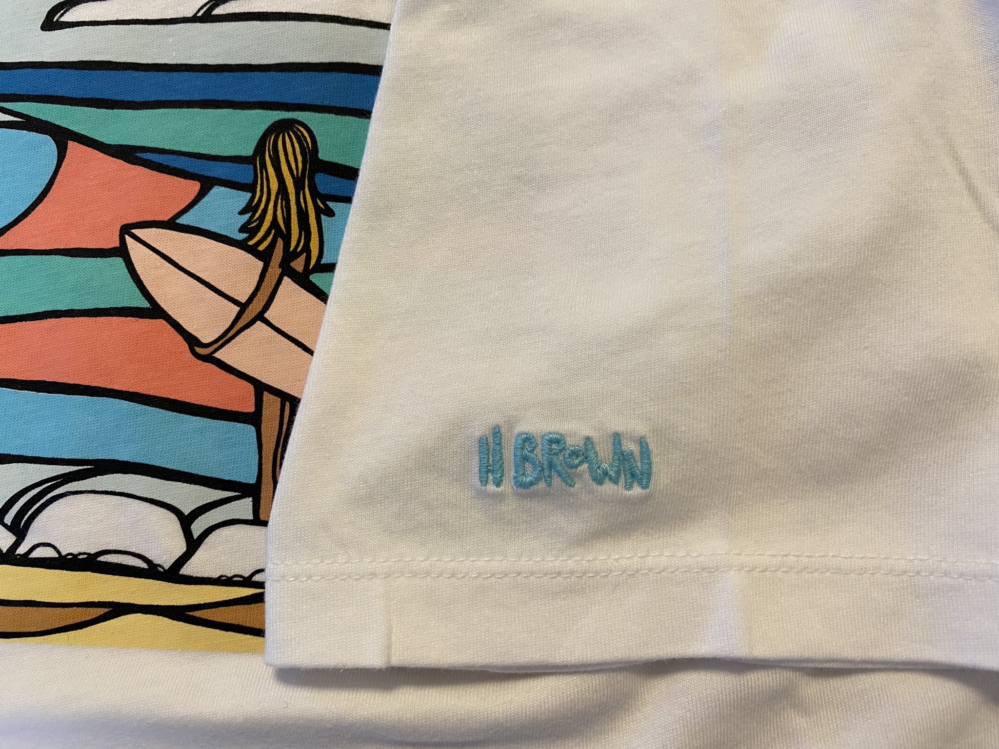 Ayu Twitter પર ユニクロutとヘザーブラウン届いた 爽やかで可愛い 袖にワンポイントの刺繍入りなのもお気に入り ヘザーブラウン ハワイ T Co Wwdjkttu4w Twitter