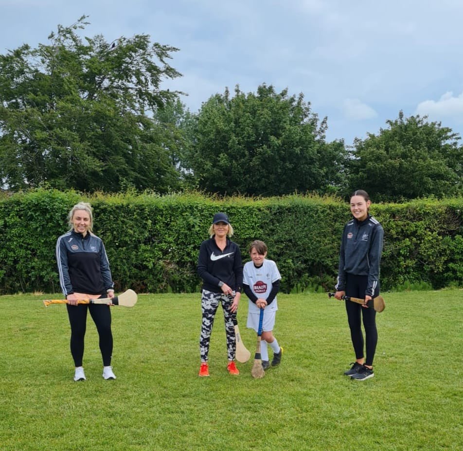 ClaneGAA's tweet photo. Week 2 complete๐ Thanks to Rรณisรญn Maguire and Ciara Mac Andrews, Kildare Players, who came to train our parents at Tesco Hurl with Me Initiative this morning! Parents are welcome to join in the remaining 2 Saturdays. ๐๐โพ#MNAProgramme #MNA2021 @officialCamogie @TescoIrl https://t.co/N5mxMmVyhx