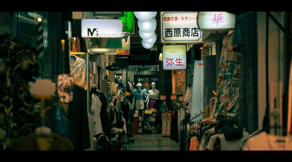 aratasfactory's tweet photo. 商店街は映画のセット https://t.co/IiGW7UaEeD