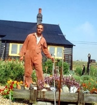 PerenoRobert's tweet photo. 📖 My current #bedsidebook : Is not just the #diaryofagarden but a #meditation on  #alifewelllived 🎭 #modernnature is as #lifeaffirming as the #perennialplants pushing through the #nuclear #shingle on #derekjarman's #bleak #beautifulbeach #garden he named #prospectcottage 🏠 https://t.co/38ZbluRgZo