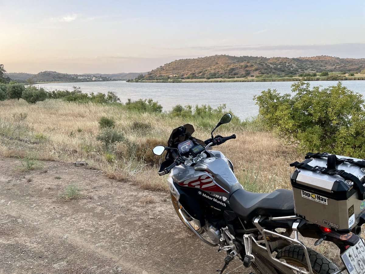 EnfermeroEnRuta's tweet photo. Al finalizar el PuntApunta’20, dimos la vuelta por Portugal siguiendo el Guadiana
Entramos por Ayamonte,dormimos en Alcoutim y nos salimos en Mourão
#motorcycle #bmwmotorrad #f850gsadventure #motos #EnfermeroEnRuta #PanzerGS #Viajes #Ruta #Motoviajeros #trail #OffRoad #Portugal https://t.co/NODt1ufIQ2
