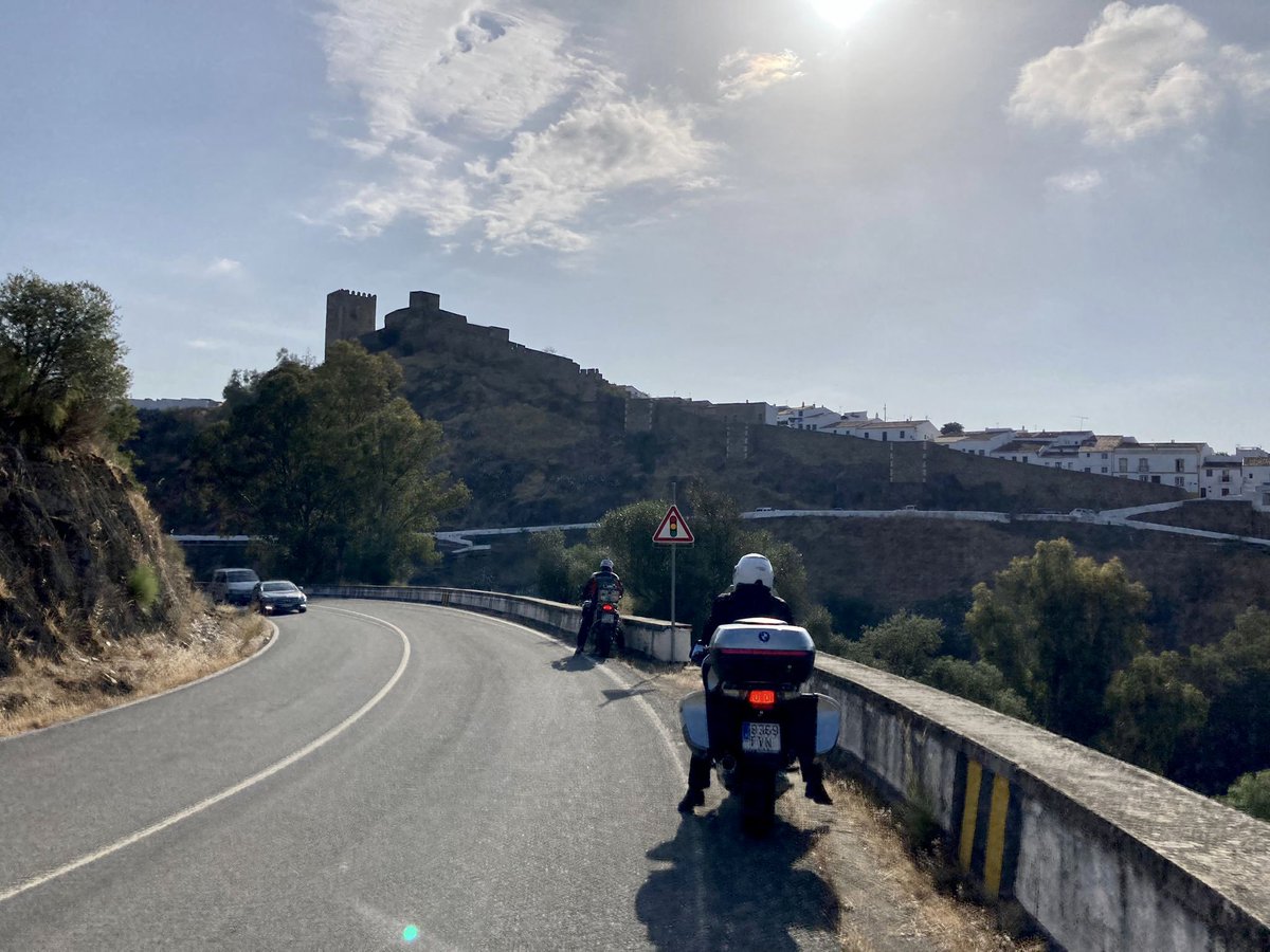 EnfermeroEnRuta's tweet photo. Al finalizar el PuntApunta’20, dimos la vuelta por Portugal siguiendo el Guadiana
Entramos por Ayamonte,dormimos en Alcoutim y nos salimos en Mourão
#motorcycle #bmwmotorrad #f850gsadventure #motos #EnfermeroEnRuta #PanzerGS #Viajes #Ruta #Motoviajeros #trail #OffRoad #Portugal https://t.co/NODt1ufIQ2