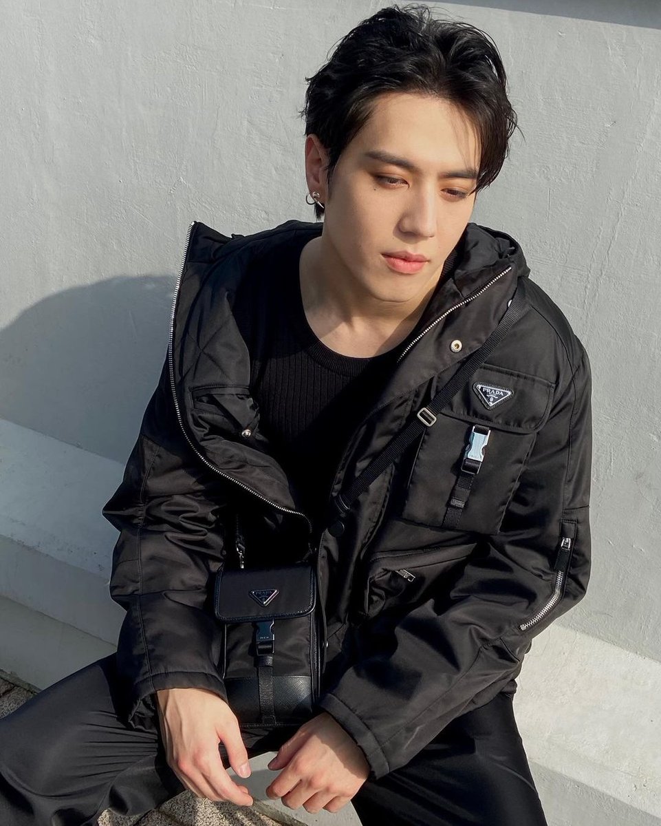 yugyeom97GOT7's tweet photo. หวงเธออีกเเล้วพ่อคนฮอต ความหน้าดื้อของเค้านะ เเพ้ เเพ้เธอหมดทุกอย่างเลยคิมยูคยอม🐜💚😍
#Yugyeom @yugyeom 
#AOMG_Yugyeom @AOMGOFFICIAL
#GOT7 #IGOT7 @GOT7Official https://t.co/pNRNdgwEs4