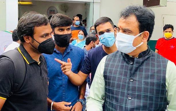 anvith_kateel's tweet photo. NSUI  Karnataka State General Secretary Manish G Raj &amp; Anvith Kateel Met the hon'ble Dy Chief Minister &amp; Higher Education Minister Dr C N Ashwath Narayan and Strongly Conveyed The Confusions created by his tweet this past week Regarding the Conduct Of Examination in the State. https://t.co/18RIHri3tY
