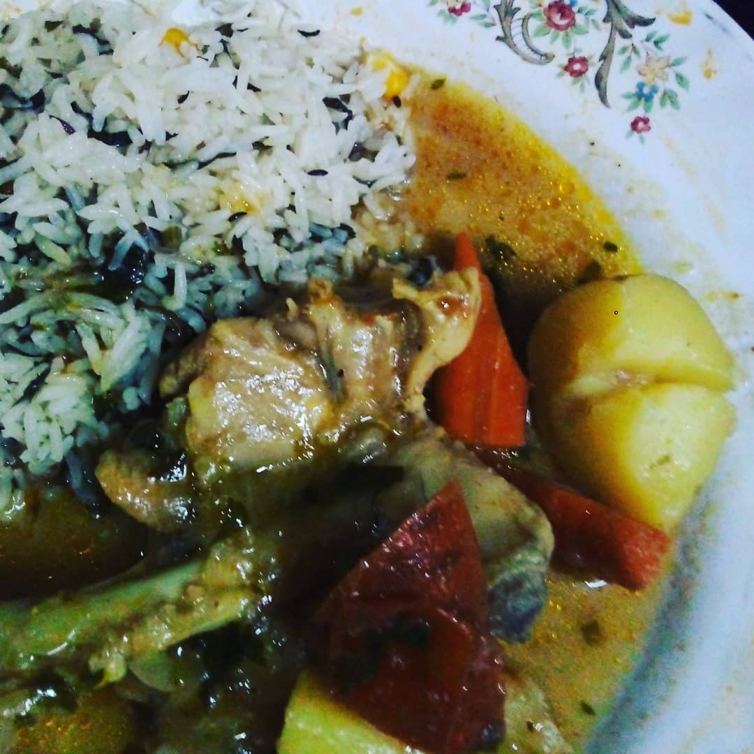 BourneTrouble's tweet photo. #Sunday is whn 1 gets outta bed whn 1 wants to, not just coz its mornin🤗 #sundayfeast b #protienpacked cheery on top is when its #delicious & #appealing .. hrz presntin #spinachcorn #pulao & #chickenstew this meal fills the #tummy #SOUL too 🤙 😉 #happysunday #bonappetit #salud https://t.co/96rZ6CSCCJ