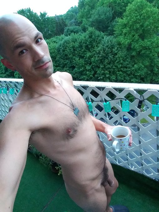 2 pic. What a beautiful morning!!! Hello world!!! 
#gay #gaycoffee #gaynude #gaypup https://t.co/abk