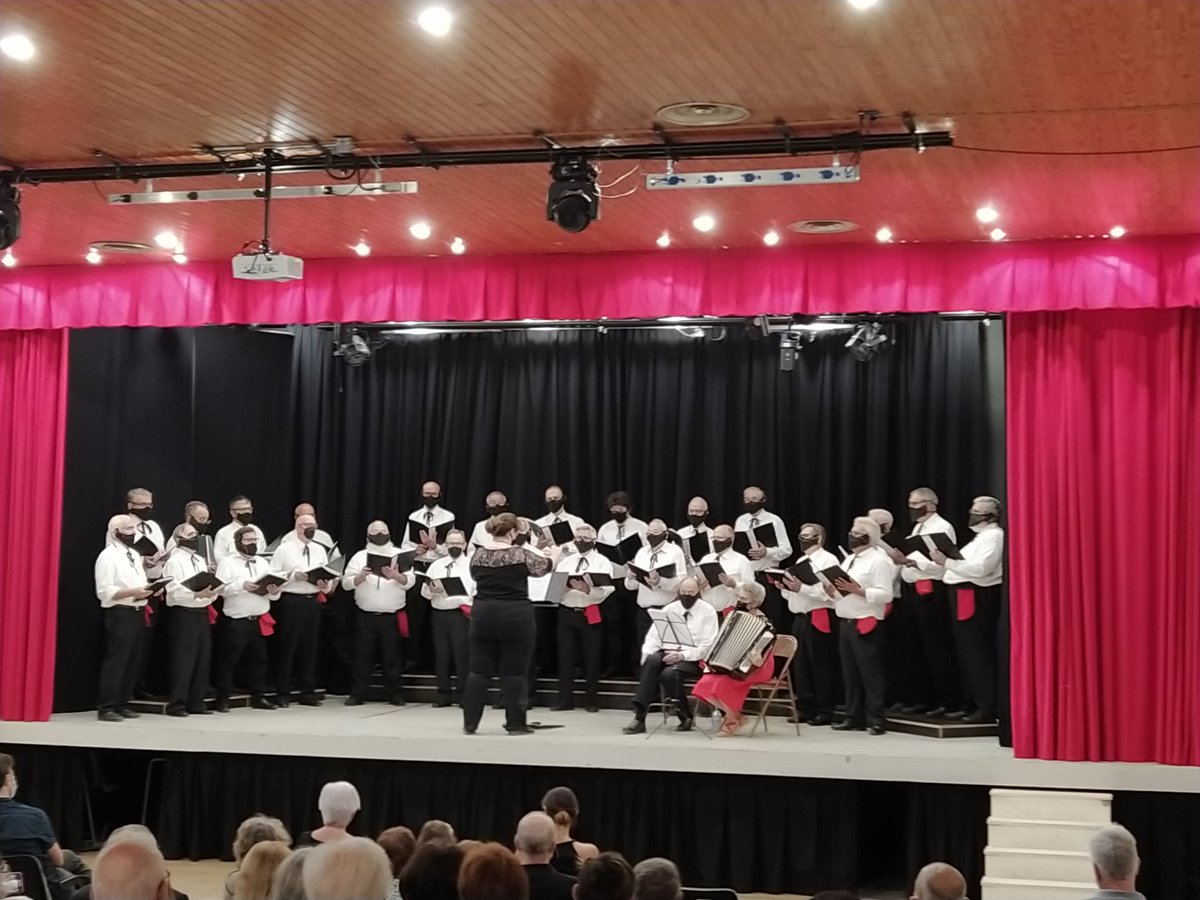 1951jcc's tweet photo. Concert final de curs del "Cor lo Pom de Flors" de l'Ateneu de Sant Just Desvern https://t.co/6WaQKdpAlm