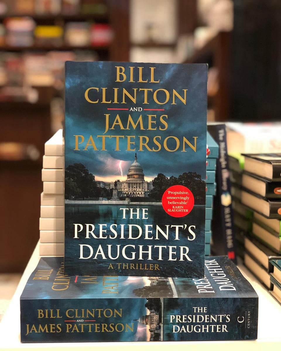 KitabKhanaBooks's tweet photo. Looking for a last-minute gift for Father’s Day? Here are five new releases that the man who likes to stay updated on everything around the world might be interested in.
#fathersday #giftabook #booksbooksbooks #readreadread #newreleases #kitabkhana #mumbaibookstore #DMustoorder https://t.co/c6Rx7N7NOW