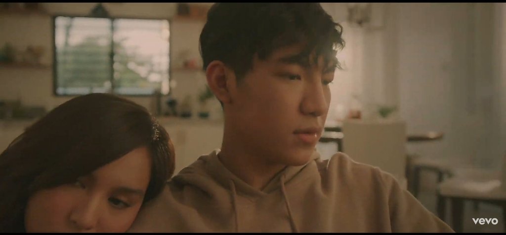 we_darren's tweet photo. Darren pa abor po hoodie HAHAHAH

DARREN TAMA NA MV
#DarrenEspanto @Espanto2001
#DarrenTamaNaMV https://t.co/D93x4ivLyw