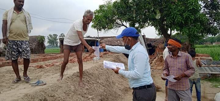 Jan_Swasthya's tweet photo. भारत की क्रान्तिकारी मज़दूर पार्टी की ओर से 'जन स्वास्थ्य अधिकार मुहिम' के तहत अम्बेडकरनगर जिले के तलवा, देवमूरत का पुरवा, बत्तीस का पुरवा, सुन्नर शोखा का पुरवा गाँवों में अभियान चलाया गया
#NationalizeHealthCare
#NationalizePrivateHospitals
#BuildOxygenPlants
#NationalizePathLabs https://t.co/2qpIYhL3Db