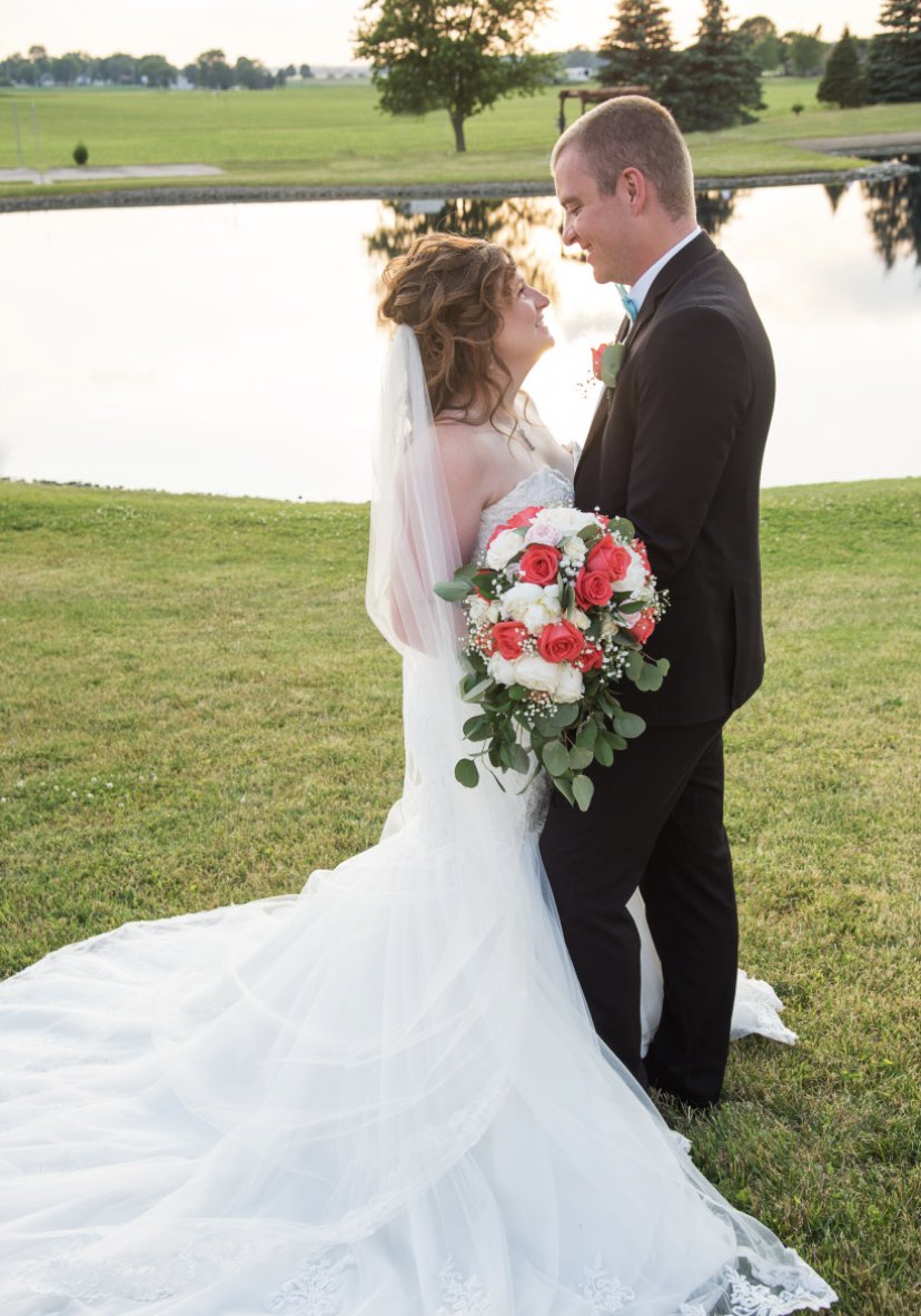J_Nachelle's tweet photo. How have we been married for a year already!? https://t.co/Hm8NzYzhJO